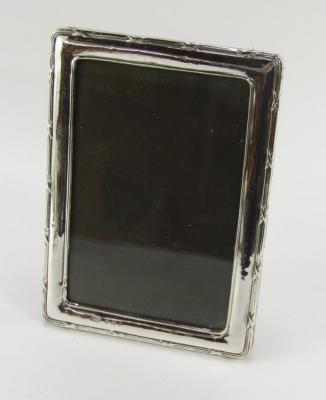 An Edwardian silver rectangular photograph frame