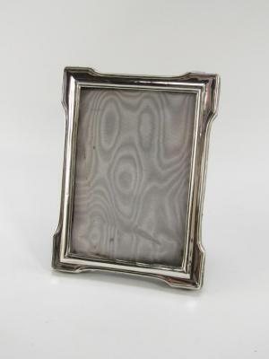 A George V silver rectangular photograph frame