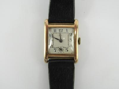 An early 20thC gentleman's 9ct gold cased wristwatch