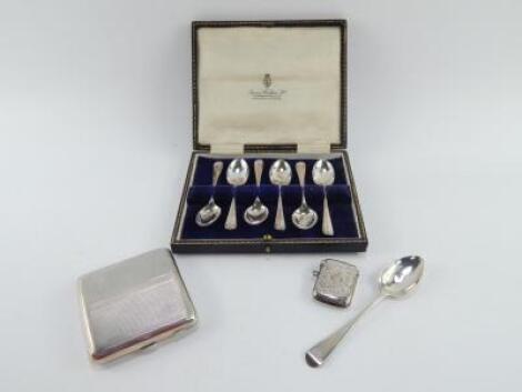 A set of six George V silver tea spoons