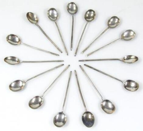 A quantity of silver and other teaspoons