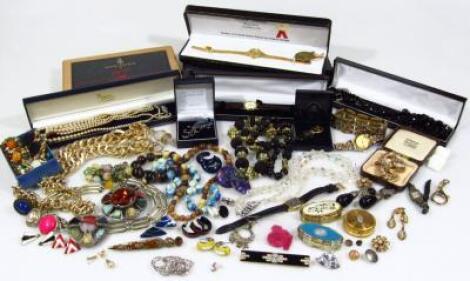 Various costume jewellery