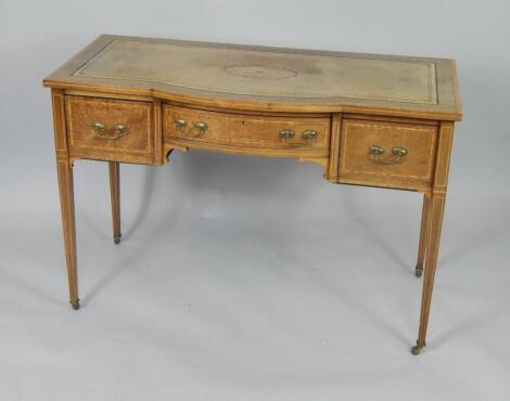 An Edwardian mahogany and satinwood crossbanded lady's writing table