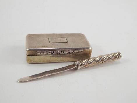 A Victorian silver snuff box