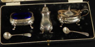 A George V matched silver cruet set