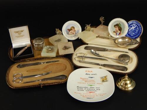 Various silver and other trinket items