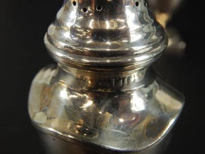 A pair of Edwardian silver pepper pots - 2