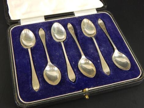 A set of six George V Old English pattern silver teaspoons