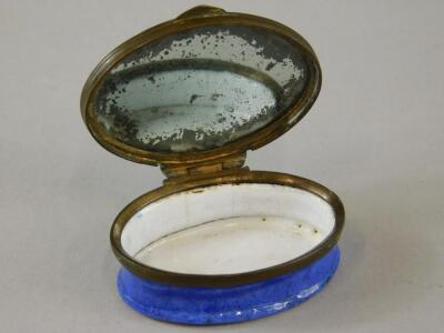 A late 18th/early 19thC Bilston type enamel oval patchbox - 2