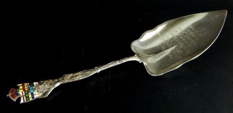 A Canadian white metal cake slice