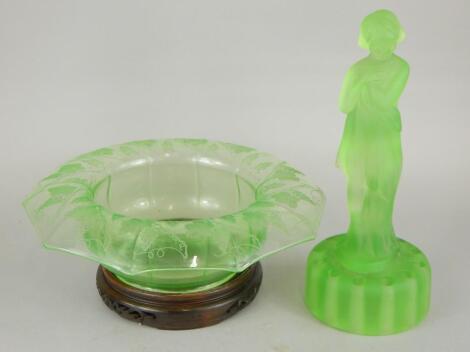 A uranium glass centrepiece