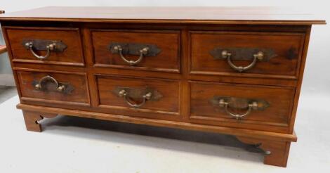 A Continental hardwood chest of drawers