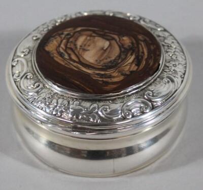 A late 18thC agate and white metal gilt snuff box