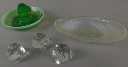 A collection of Art Glass