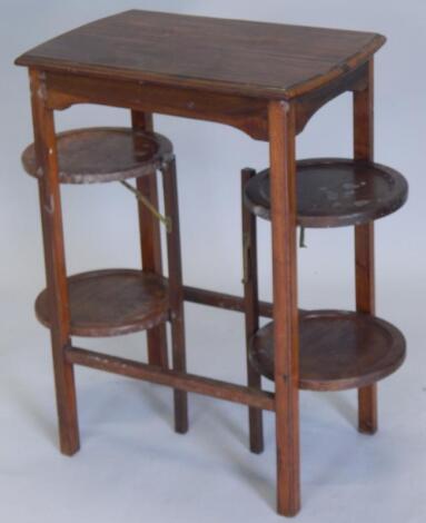 An Edwardian mahogany cakestand