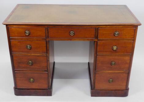 A 19thC mahogany kneehole desk