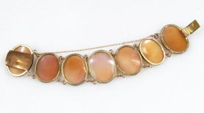 An oval cameo bracelet - 4