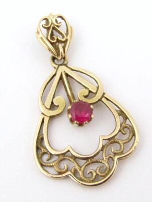 An Edwardian style 9ct gold pendant charm