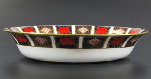 A Royal Crown Derby Imari pattern oval serving dish