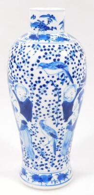 A Chinese porcelain blue and white vase - 4