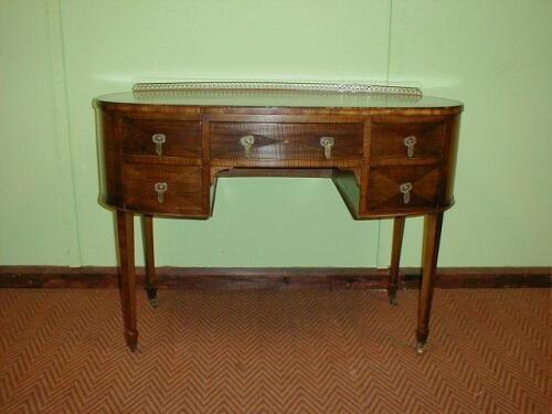 An early 20thC mahogany oval dressing table with gallery