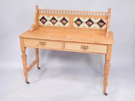 A Victorian pine washstand