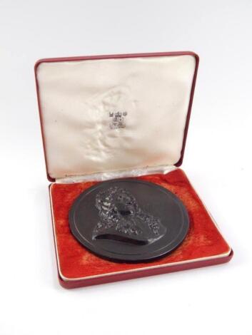 A Royal Mint bronze medallion commemorating Isaac Newton