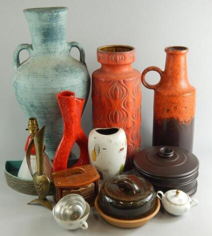 A quantity of 1970's ceramics