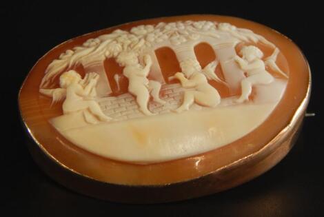 An oval shell cameo brooch