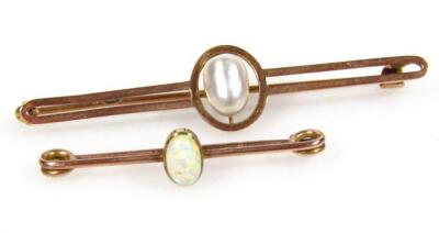 A natural pearl bar brooch