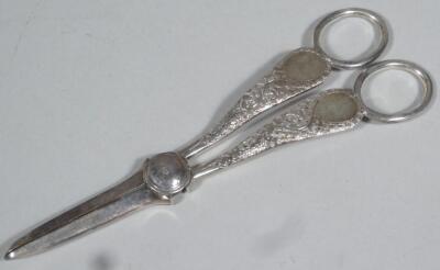 A pair of later Victorian grape cutters - 2