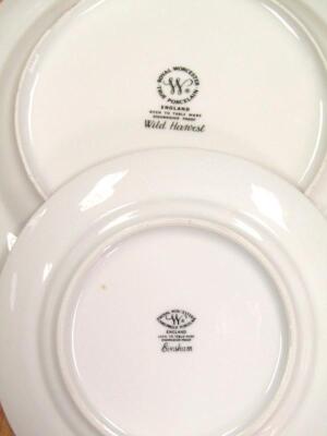 A comprehensive Royal Worcester Evesham pattern part dinner service - 3