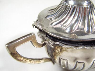 An Edwardian matched silver three piece cruet set - 4