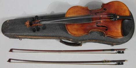 An early 20thC stained mahogany violin