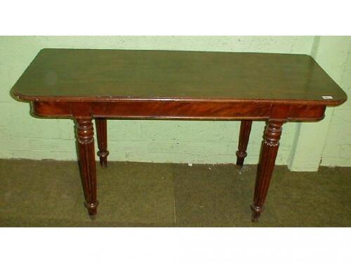 An early 19thC mahogany table D-end with reeded legs