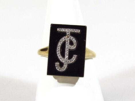 An 18ct gold diamond set initial ring.