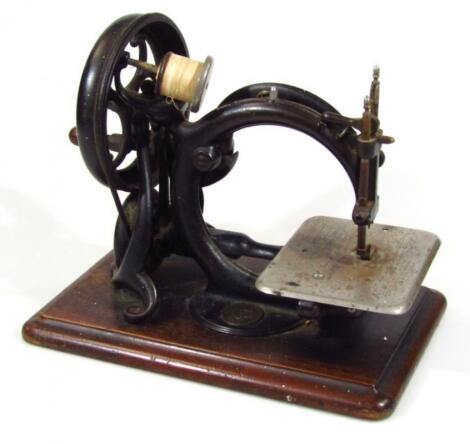 An early 20thC A Willcox & Gibbs Mach Co New York patented sewing machine