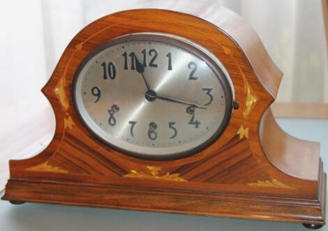 An early 20thC polished mantel clock