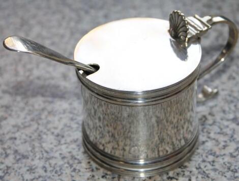 A 20thC silver drum mustard pot