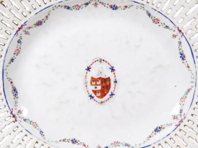 A Chinese export porcelain armorial dish - 2