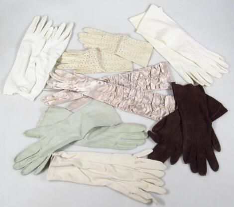 Various vintage ladies gloves