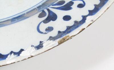 An 18thC blue and white tin glazed earthenware charger - 3