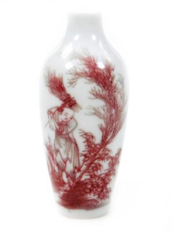 A Chinese Qing period porcelain snuff bottle