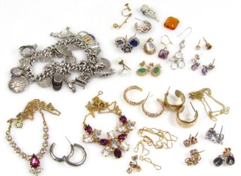 Various jewellery and effects