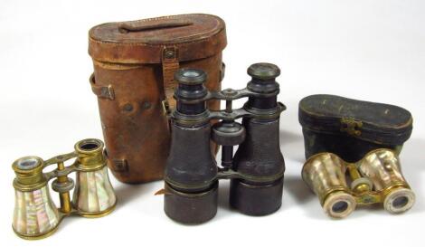 A pair of early 20thC field binoculars