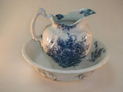 A Duchess pattern pottery toilet bowl and ewer