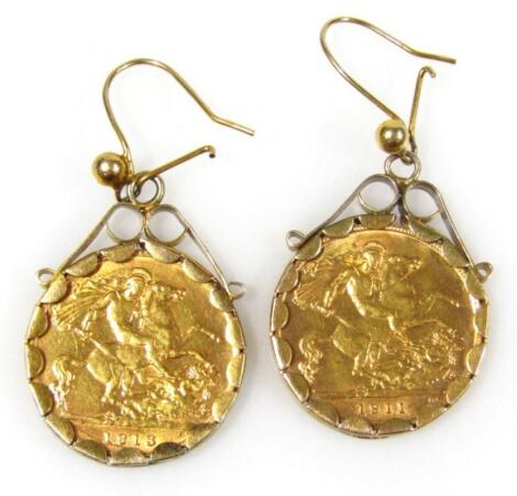 Two George V gold half sovereign earrings