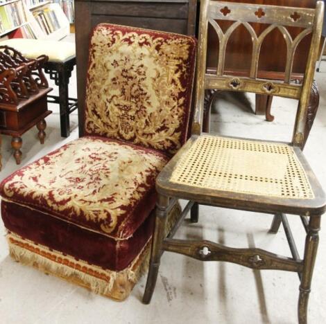 An early 20thC nursing chair