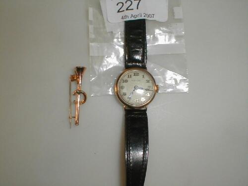 A Revue 9ct gold gents wristwatch on leather strap and horn bar brooch (2)