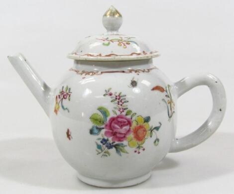 A late 18thC Chinese export porcelain teapot